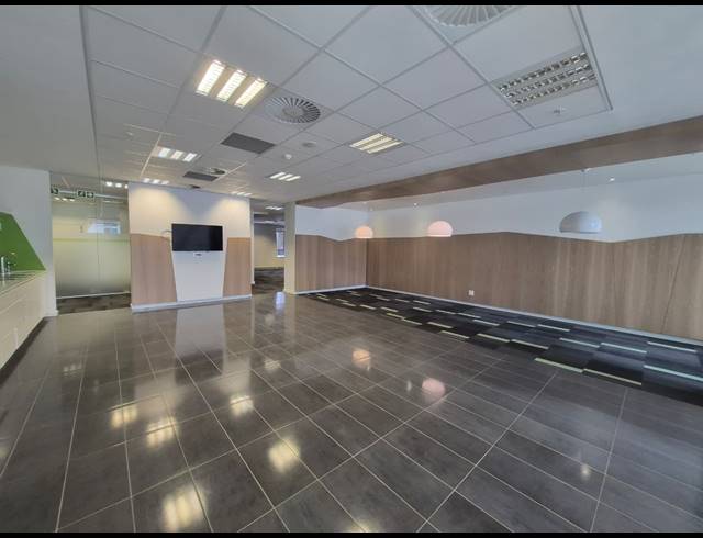 1,742M² OFFICE TO LET IN SANDTON CENTRAL